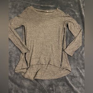 EUC ⭐️Like New ⭐️Rachel Roy Long Sleeve Waffle Knit Shirt ⭐️Zippers on sides